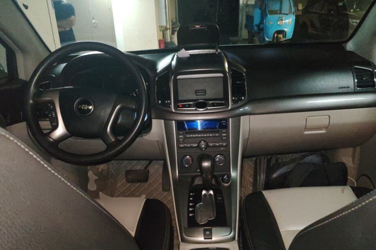 Used Chevrolet Captiva 2011 2.4 AT 5-Seater Comfort Edition Center Console