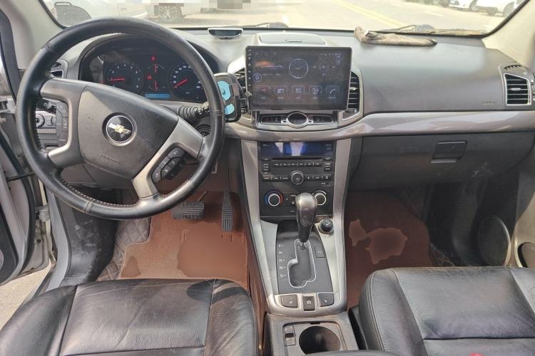 Used Chevrolet Captiva 2011 2.4 AT 7-Seater Luxury Navigation Edition Center Console