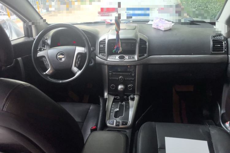 Used Chevrolet Captiva 2011 2.4 AT 7-Seater Luxury Edition Center Console
