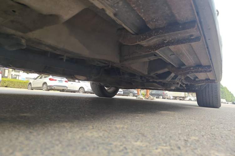 Used Chevrolet Captiva 2011 2.4 AT 7-Seater Luxury Navigation Edition Chassis Front Left