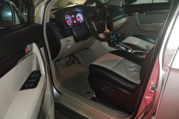 Used Chevrolet Captiva 2011 2.4 AT 5-Seater Comfort Edition Driver Seat