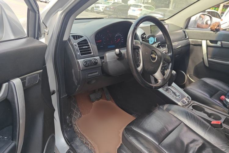 Used Chevrolet Captiva 2011 2.4 AT 7-Seater Luxury Navigation Edition Driver Seat
