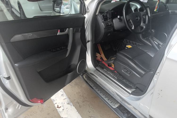 Used Chevrolet Captiva 2011 2.4 AT 7-Seater Luxury Edition Driver Seat