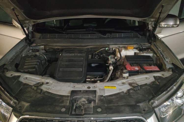 Used Chevrolet Captiva 2011 2.4 AT 5-Seater Comfort Edition Engine Bay