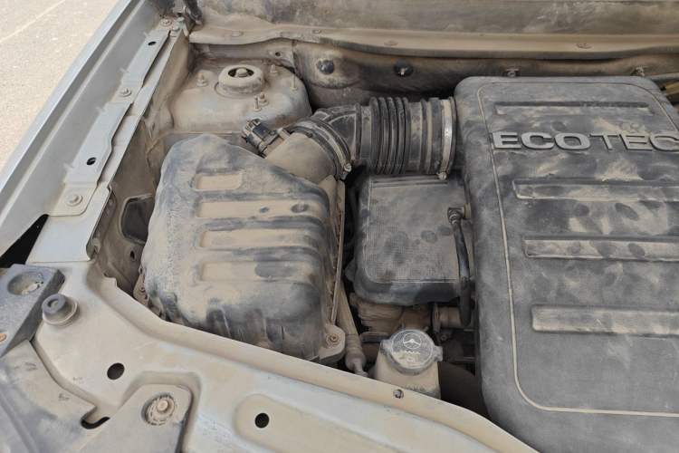 Used Chevrolet Captiva 2011 2.4 AT 7-Seater Luxury Navigation Edition Engine Bay Right