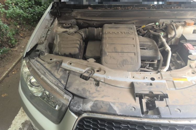 Used Chevrolet Captiva 2011 2.4 AT 7-Seater Luxury Edition Engine Bay Right