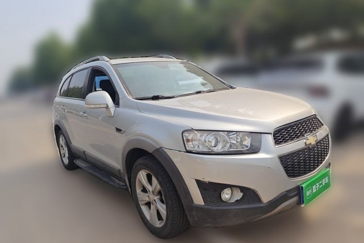 Used Chevrolet Captiva 2011 2.4 AT 7-Seater Luxury Navigation Edition Front Right 45 Deg