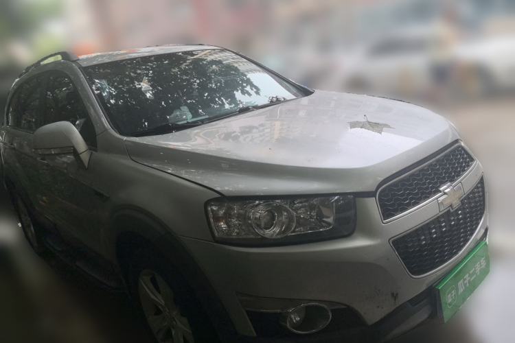 Used Chevrolet Captiva 2011 2.4 AT 7-Seater Luxury Edition Front Right 45 Deg
