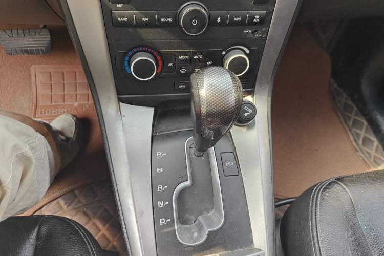 Used Chevrolet Captiva 2011 2.4 AT 7-Seater Luxury Navigation Edition Gear Lever