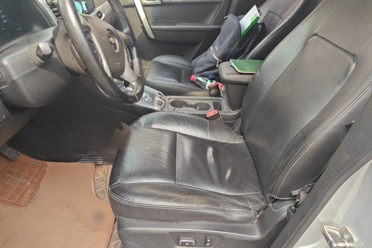 Used Chevrolet Captiva 2011 2.4 AT 7-Seater Luxury Navigation Edition Left Front Seat