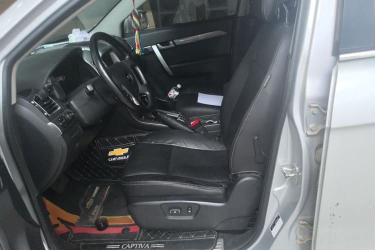 Used Chevrolet Captiva 2011 2.4 AT 7-Seater Luxury Edition Left Front Seat