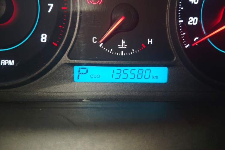Used Chevrolet Captiva 2011 2.4 AT 5-Seater Comfort Edition Odometer Close Up