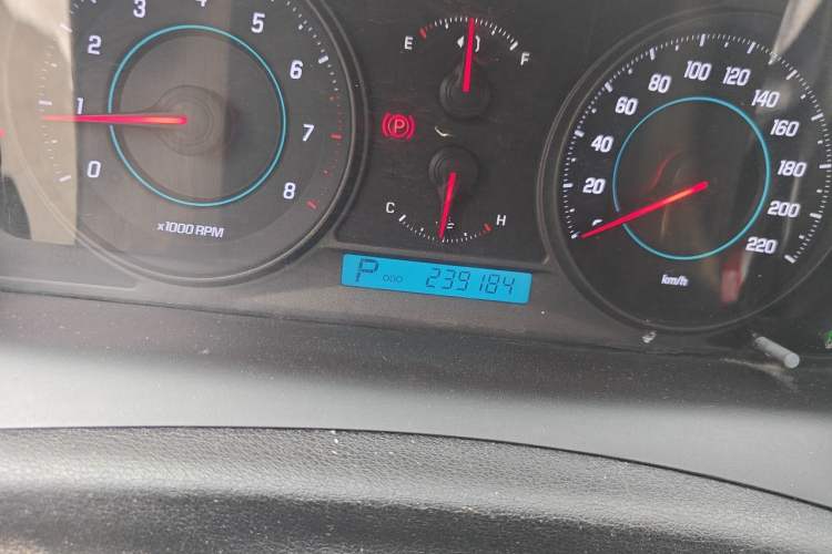 Used Chevrolet Captiva 2011 2.4 AT 7-Seater Luxury Navigation Edition Odometer Close Up