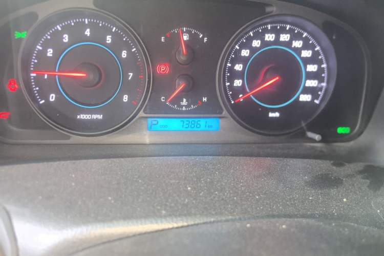 Used Chevrolet Captiva 2011 2.4 AT 7-Seater Luxury Edition Odometer Close Up
