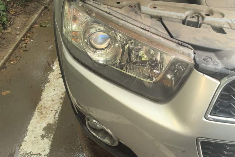 Used Chevrolet Captiva 2011 2.4 AT 7-Seater Luxury Edition Right Front Headlight