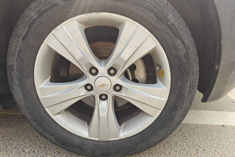 Used Chevrolet Captiva 2011 2.4 AT 7-Seater Luxury Navigation Edition Right Front Wheel Hub