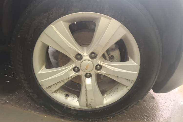 Used Chevrolet Captiva 2011 2.4 AT 7-Seater Luxury Edition Right Front Wheel Hub