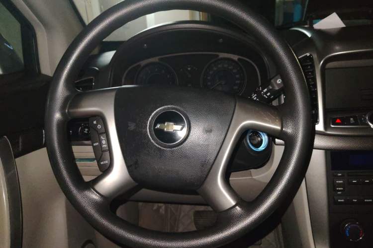 Used Chevrolet Captiva 2011 2.4 AT 5-Seater Comfort Edition Steering Wheel