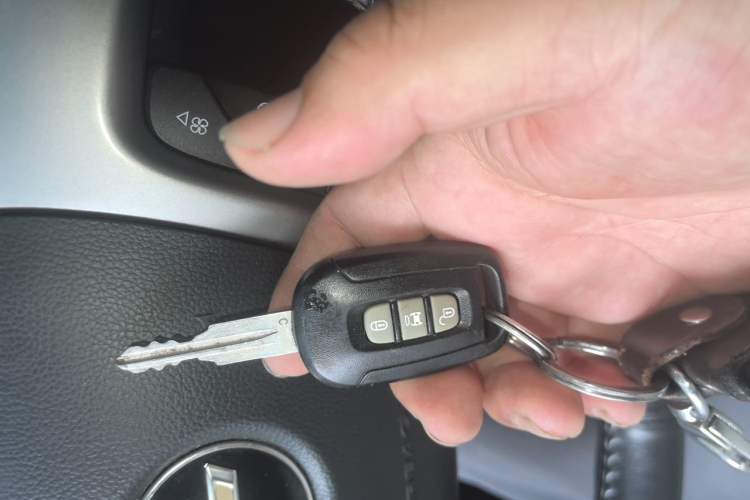 Used Chevrolet Captiva 2011 2.4 AT 7-Seater Luxury Edition Vehicle Key