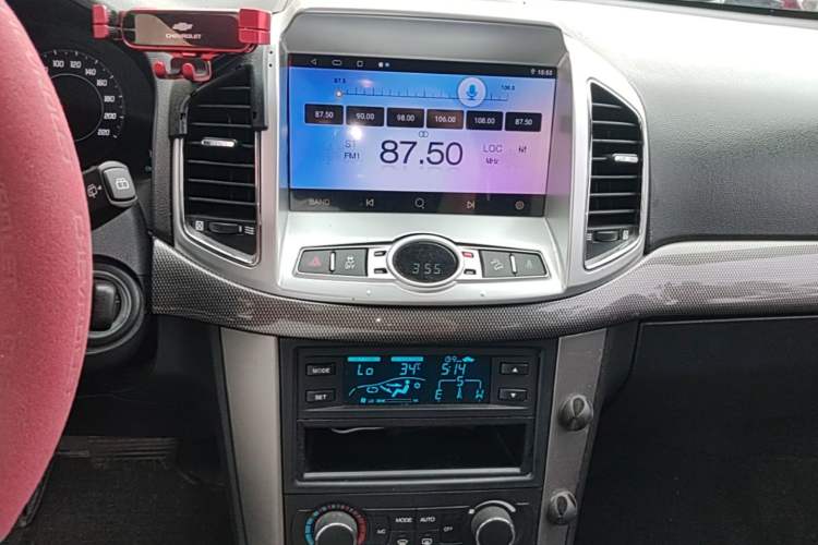 Used Chevrolet Captiva 2011 2.4 AT 7-Seater Luxury Edition Audio And AC Panel