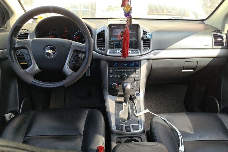 Used Chevrolet Captiva 2011 2.4 AT 7-Seater Luxury Navigation Edition Center Console