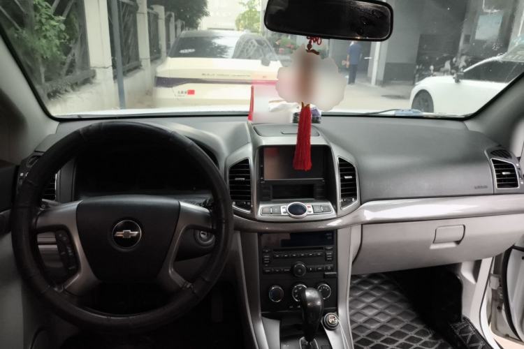 Used Chevrolet Captiva 2011 2.4 AT 5-Seater Comfort Edition Center Console