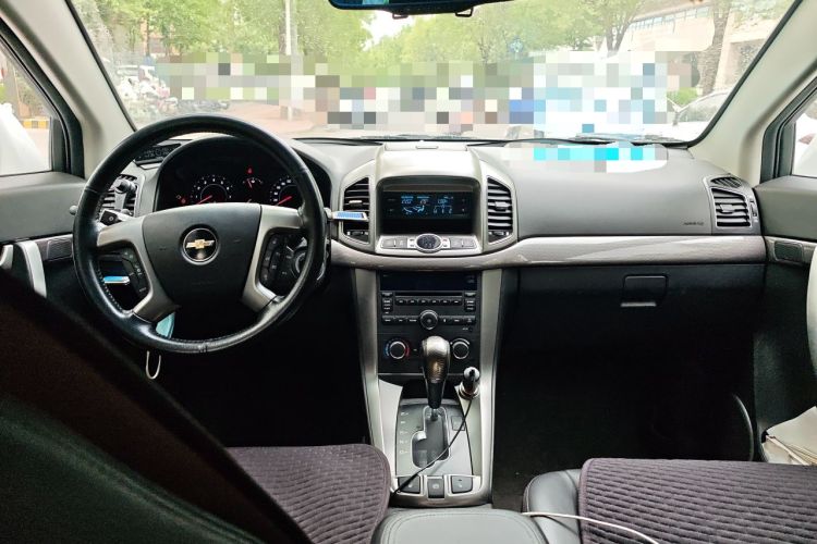 Used Chevrolet Captiva 2011 2.4 AT 7-Seater Luxury Edition Center Console