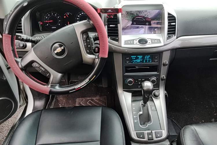 Used Chevrolet Captiva 2011 2.4 AT 7-Seater Luxury Edition Center Console