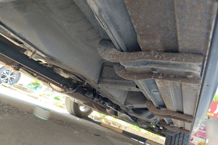 Used Chevrolet Captiva 2011 2.4 AT 7-Seater Luxury Navigation Edition Chassis Front Left