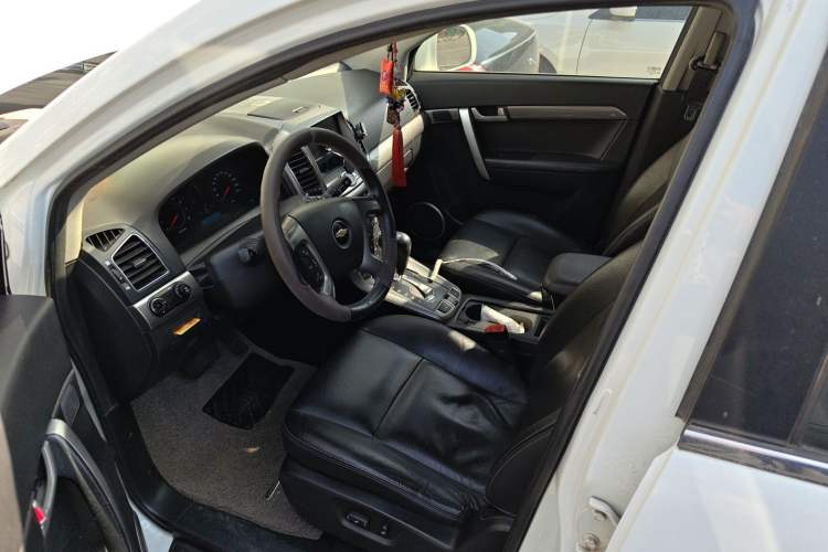 Used Chevrolet Captiva 2011 2.4 AT 7-Seater Luxury Navigation Edition Driver Seat