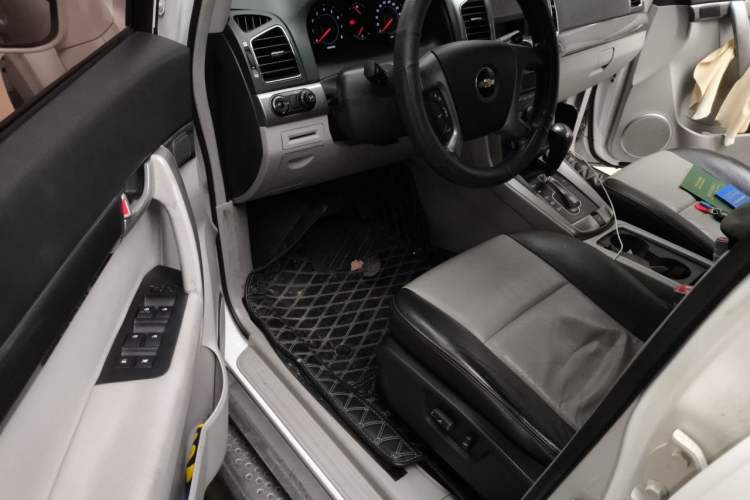 Used Chevrolet Captiva 2011 2.4 AT 5-Seater Comfort Edition Driver Seat