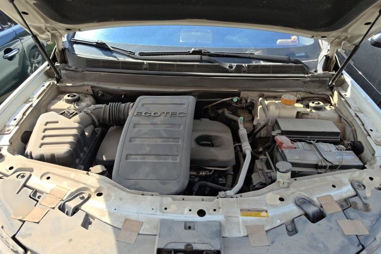 Used Chevrolet Captiva 2011 2.4 AT 7-Seater Luxury Navigation Edition Engine Bay