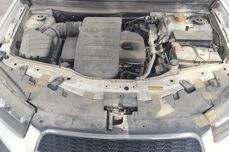 Used Chevrolet Captiva 2011 2.4 AT 7-Seater Luxury Navigation Edition Engine Bay