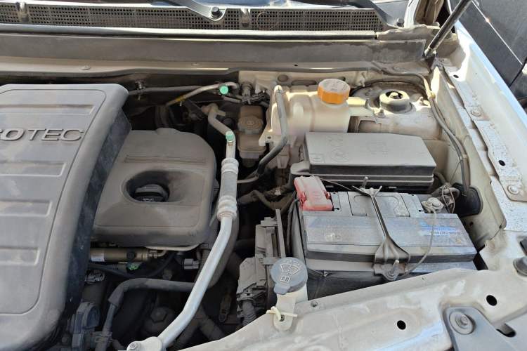 Used Chevrolet Captiva 2011 2.4 AT 7-Seater Luxury Navigation Edition Engine Bay Left