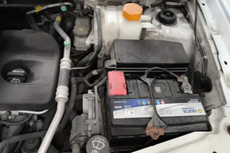 Used Chevrolet Captiva 2011 2.4 AT 5-Seater Comfort Edition Engine Bay Left