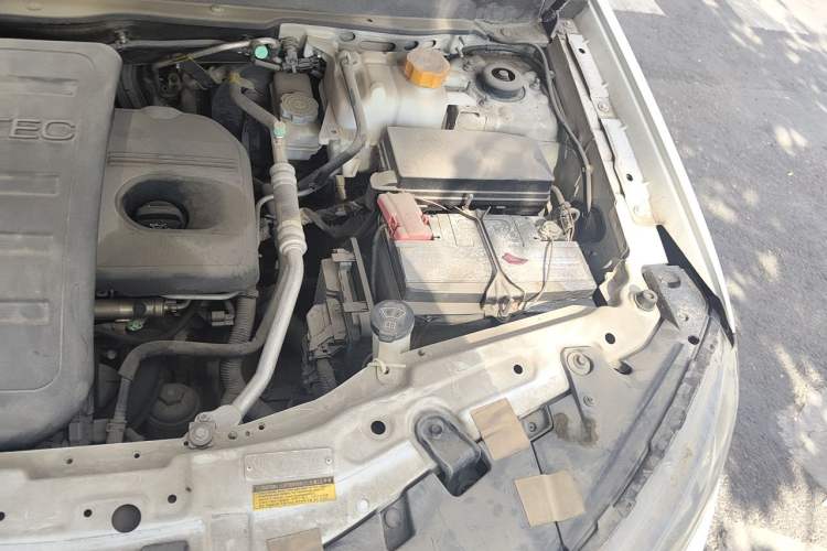 Used Chevrolet Captiva 2011 2.4 AT 7-Seater Luxury Navigation Edition Engine Bay Left