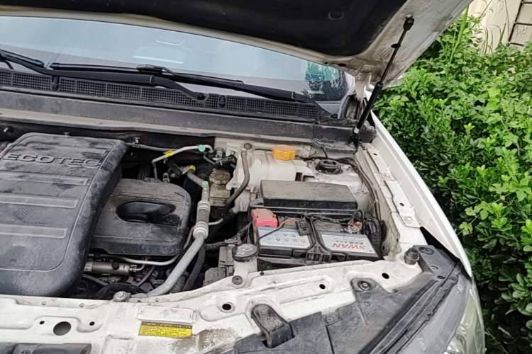 Used Chevrolet Captiva 2011 2.4 AT 7-Seater Luxury Edition Engine Bay Left