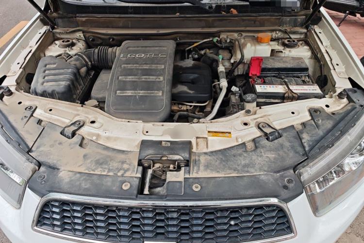 Used Chevrolet Captiva 2011 2.4 AT 7-Seater Luxury Edition Engine Bay