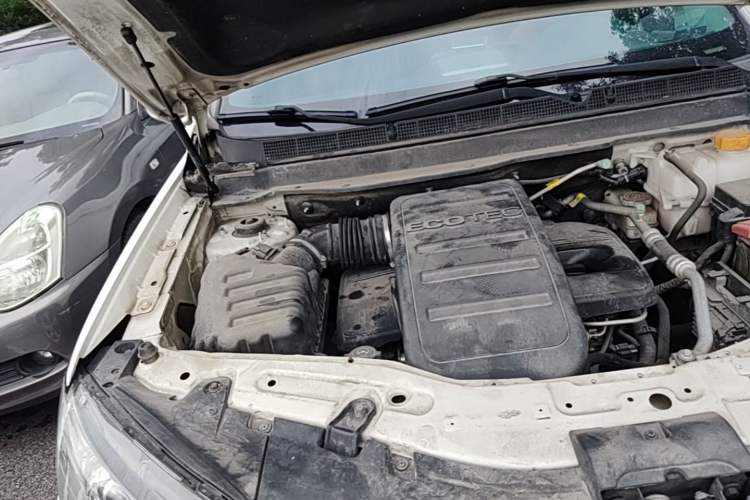 Used Chevrolet Captiva 2011 2.4 AT 7-Seater Luxury Edition Engine Bay Right