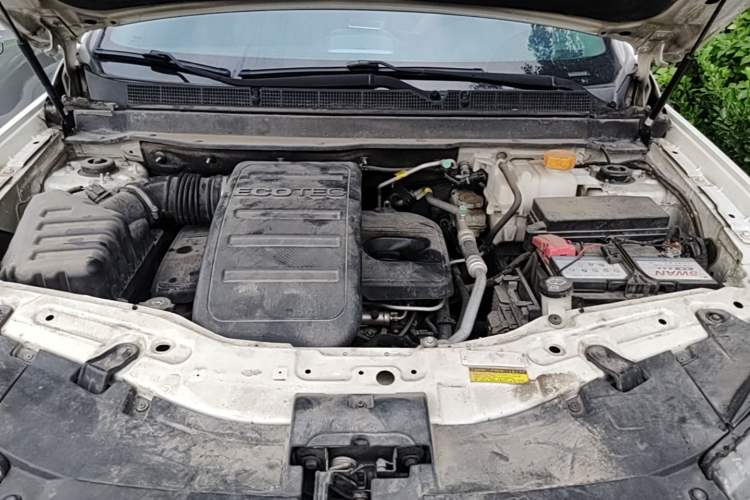 Used Chevrolet Captiva 2011 2.4 AT 7-Seater Luxury Edition Engine Bay
