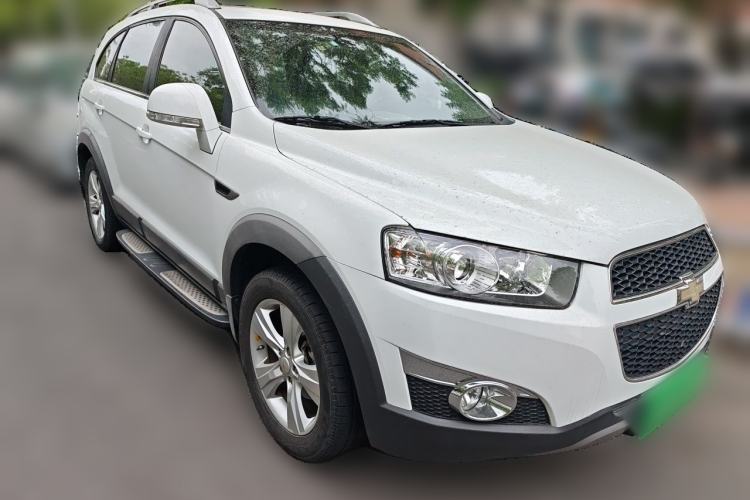Used Chevrolet Captiva 2011 2.4 AT 7-Seater Luxury Edition Front Right 45 Deg