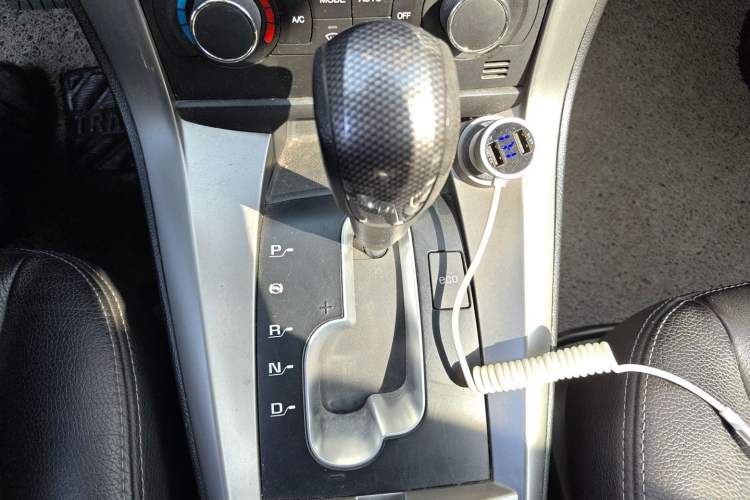 Used Chevrolet Captiva 2011 2.4 AT 7-Seater Luxury Navigation Edition Gear Lever