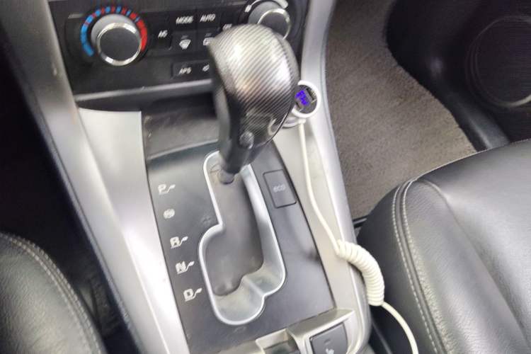 Used Chevrolet Captiva 2011 2.4 AT 7-Seater Luxury Navigation Edition Gear Lever