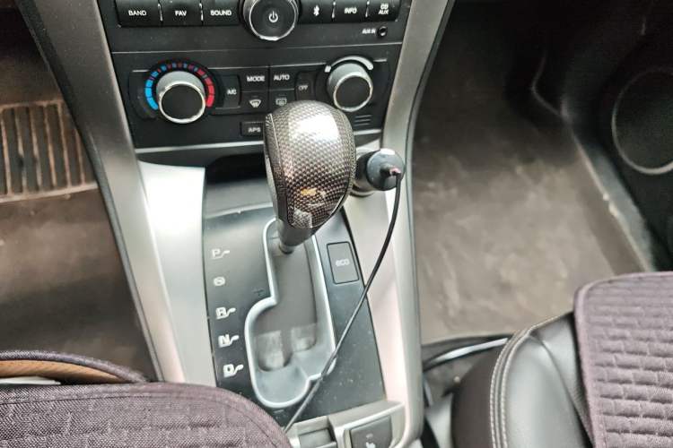 Used Chevrolet Captiva 2011 2.4 AT 7-Seater Luxury Edition Gear Lever