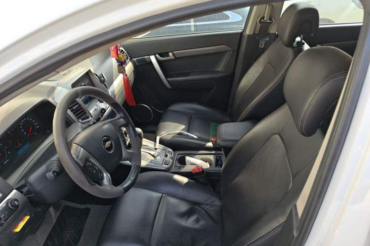 Used Chevrolet Captiva 2011 2.4 AT 7-Seater Luxury Navigation Edition Left Front Seat