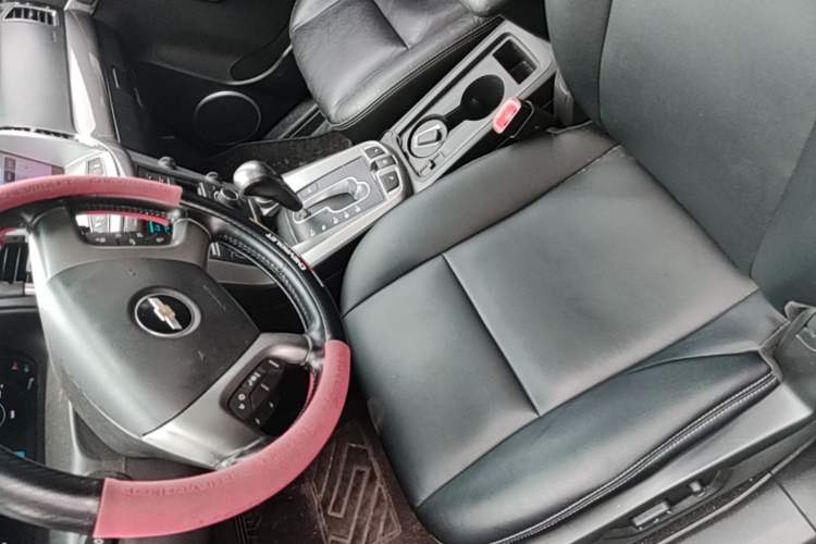 Used Chevrolet Captiva 2011 2.4 AT 7-Seater Luxury Edition Left Front Seat