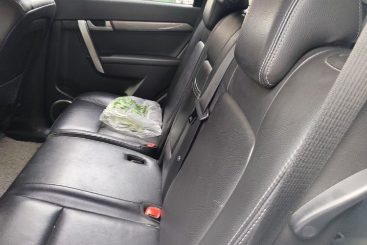 Used Chevrolet Captiva 2011 2.4 AT 7-Seater Luxury Navigation Edition Left Rear Seat