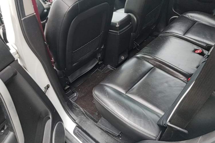 Used Chevrolet Captiva 2011 2.4 AT 7-Seater Luxury Edition Left Rear Seat