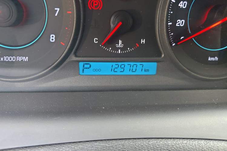 Used Chevrolet Captiva 2011 2.4 AT 7-Seater Luxury Navigation Edition Odometer Close Up