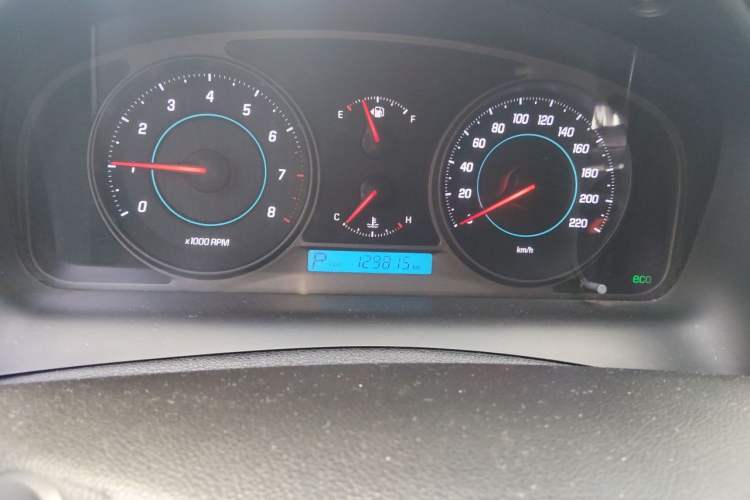 Used Chevrolet Captiva 2011 2.4 AT 7-Seater Luxury Navigation Edition Odometer Close Up